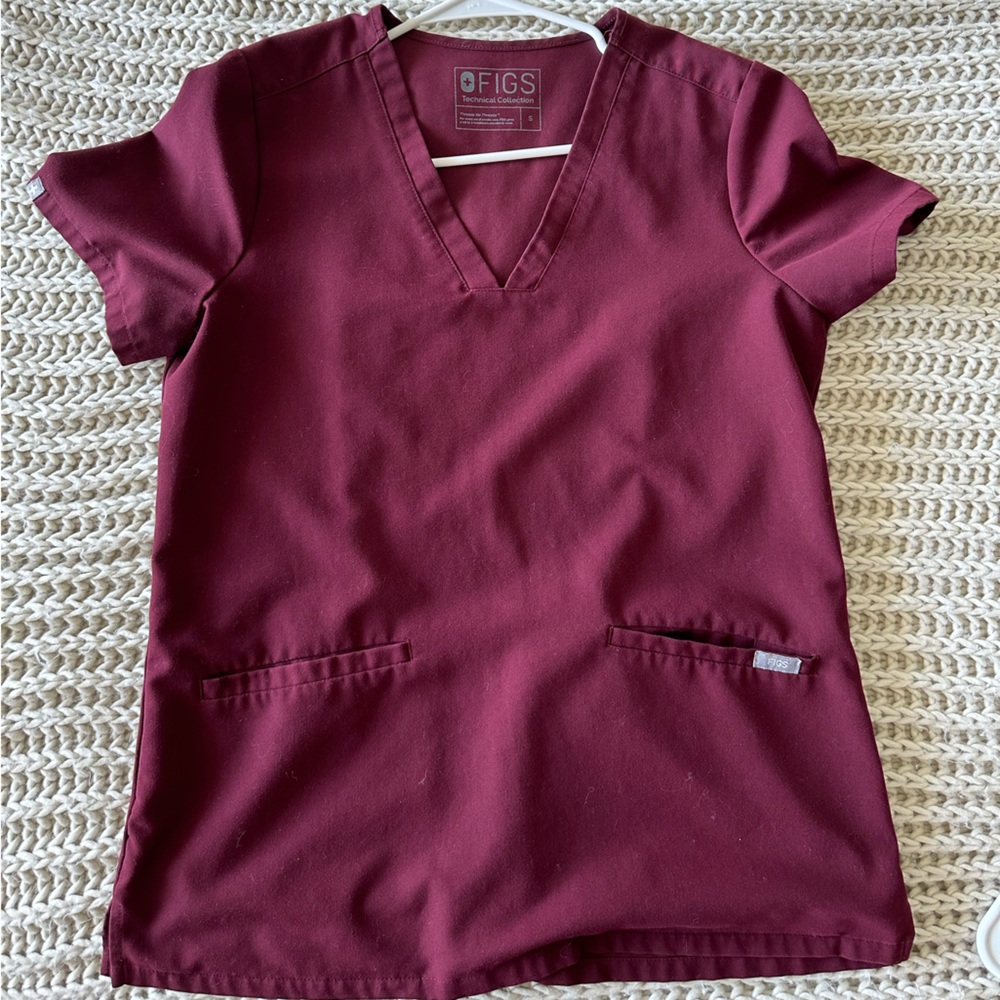 Figs burgundy casma 3 pocket scrub -small